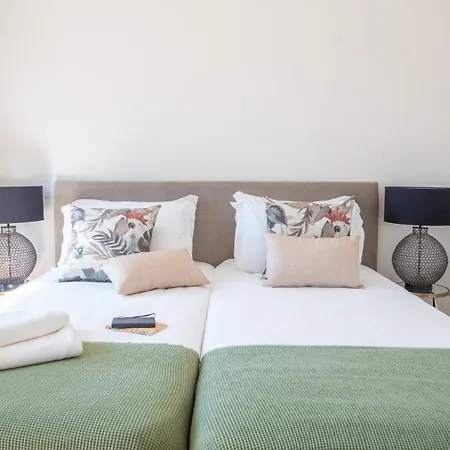 Plum Guide - The Atlantic Apartment Lissabon