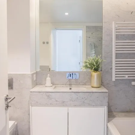 Apartment Plum Guide - The Atlantic Lissabon